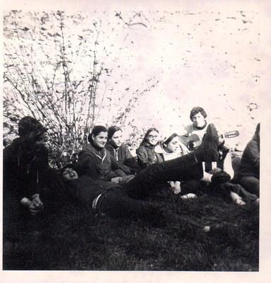 Alumnes de la promoció 73-74 a Sant Pere de Roda (el 10 de març de 1973)