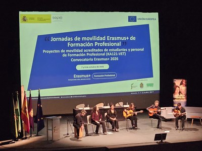 Escenari del Teatro Infanta Leonor de Jaén durant la inauguració de les jornades Erasmus+ de FP